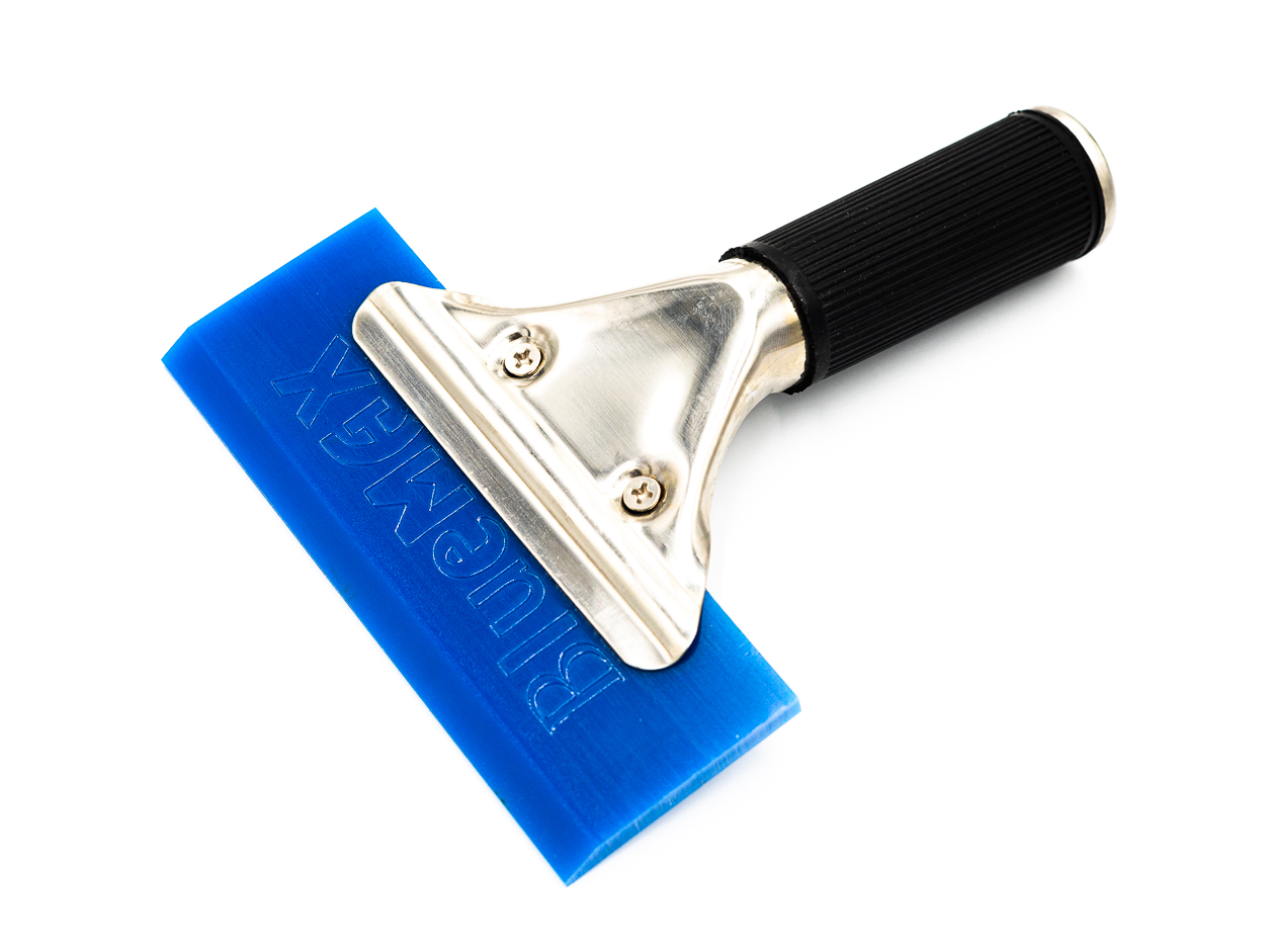 Raclette avec manche type Blue Max pour une bonne prise en main